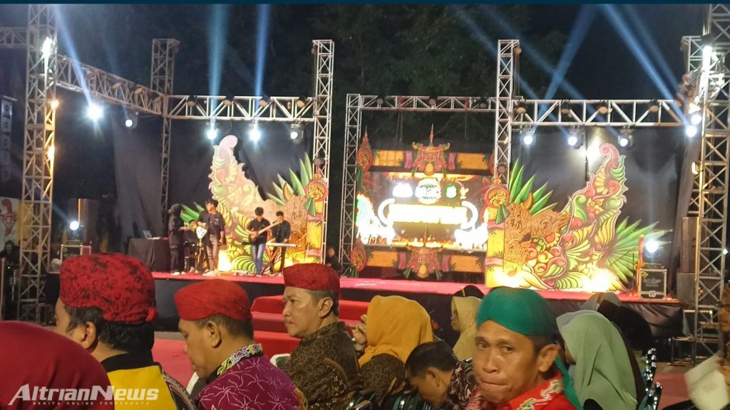 Spektakular, Malam Festival Madura Ethnic Carnival 2023 di Penuhi Ribuan Penonton