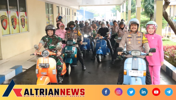 Kapolres dan Dandim Sumenep Ngabuburit Naik Vespa, Bagikan Takjil Sambil Ajak Warga Tertib Lalu Lintas