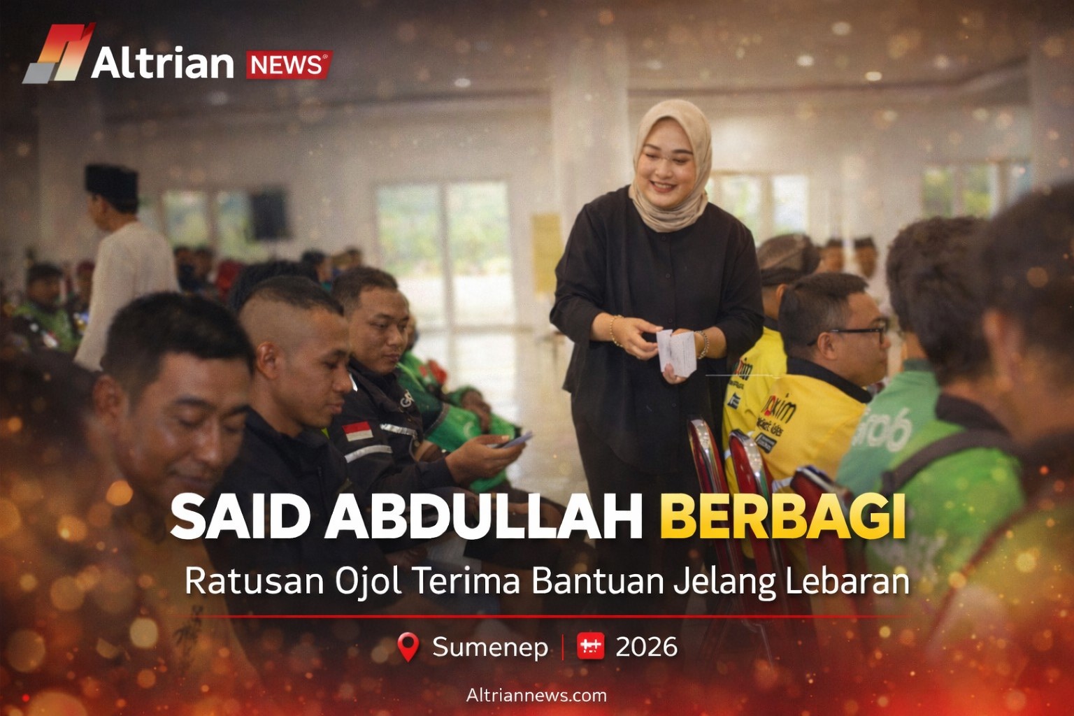 Said Abdullah berbagi sembako kepada ojol di Sumenep menjelang Lebaran 2026 di Islamic Center.