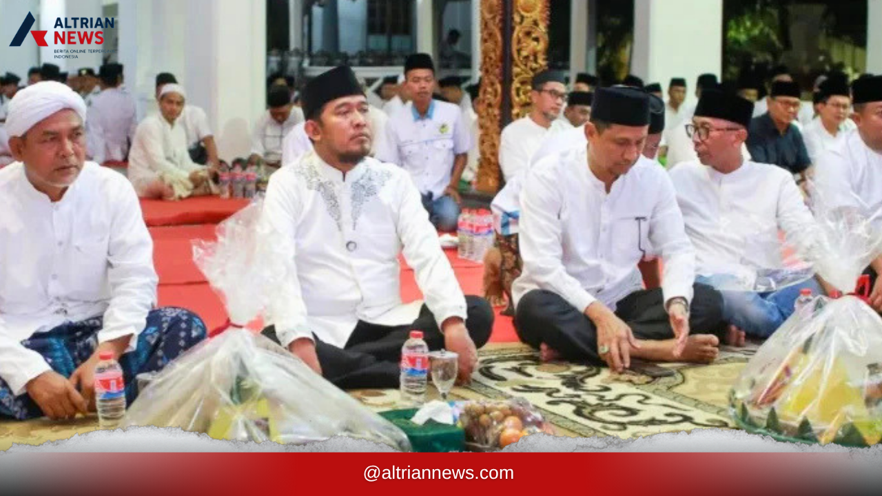 Bulan Bung Karno Jadi Momentum Penguatan Nilai Pancasila di Sumenep 6 Putih dan Hitam Modern Bisnis Podcast YouTube Thumbnail 20260715 215252 0000 2