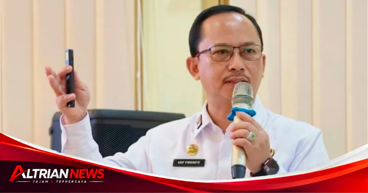 Bappeda Sumenep Aktifkan PosCurhat, Warga Didorong Sampaikan Aspirasi Pembangunan 6 Kepala Bappeda Sumenep Arif Firmanto saat menyampaikan paparan mengenai program dan pembangunan daerah.