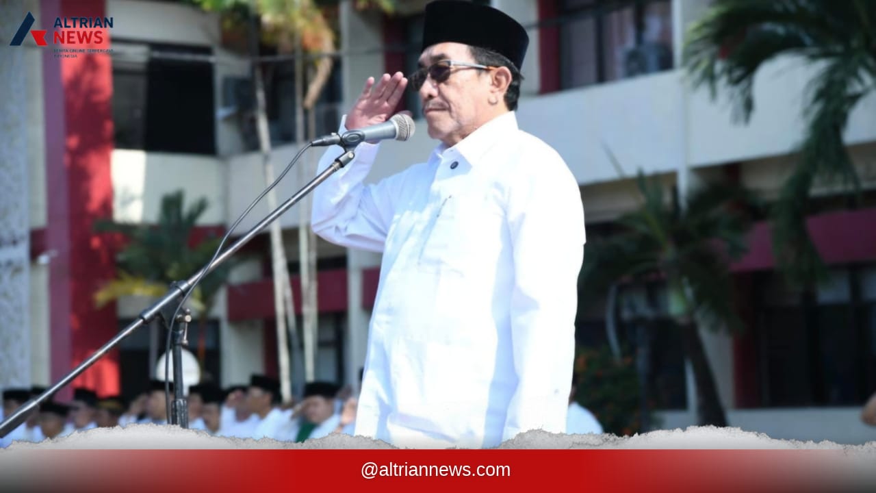 Wakil Bupati Sumenep KH. Imam Hasyim menyampaikan amanat dalam upacara peringatan Hari Santri Nasional 2026.